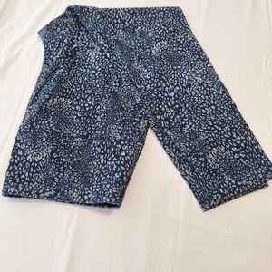 Intro Love The Fit Textured Blue and White Leggings with Stretchy Fabric